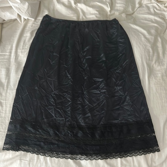 Decorations Black Slip Skirt with Lace Detail Sz 22/24 - Picture 1 of 3